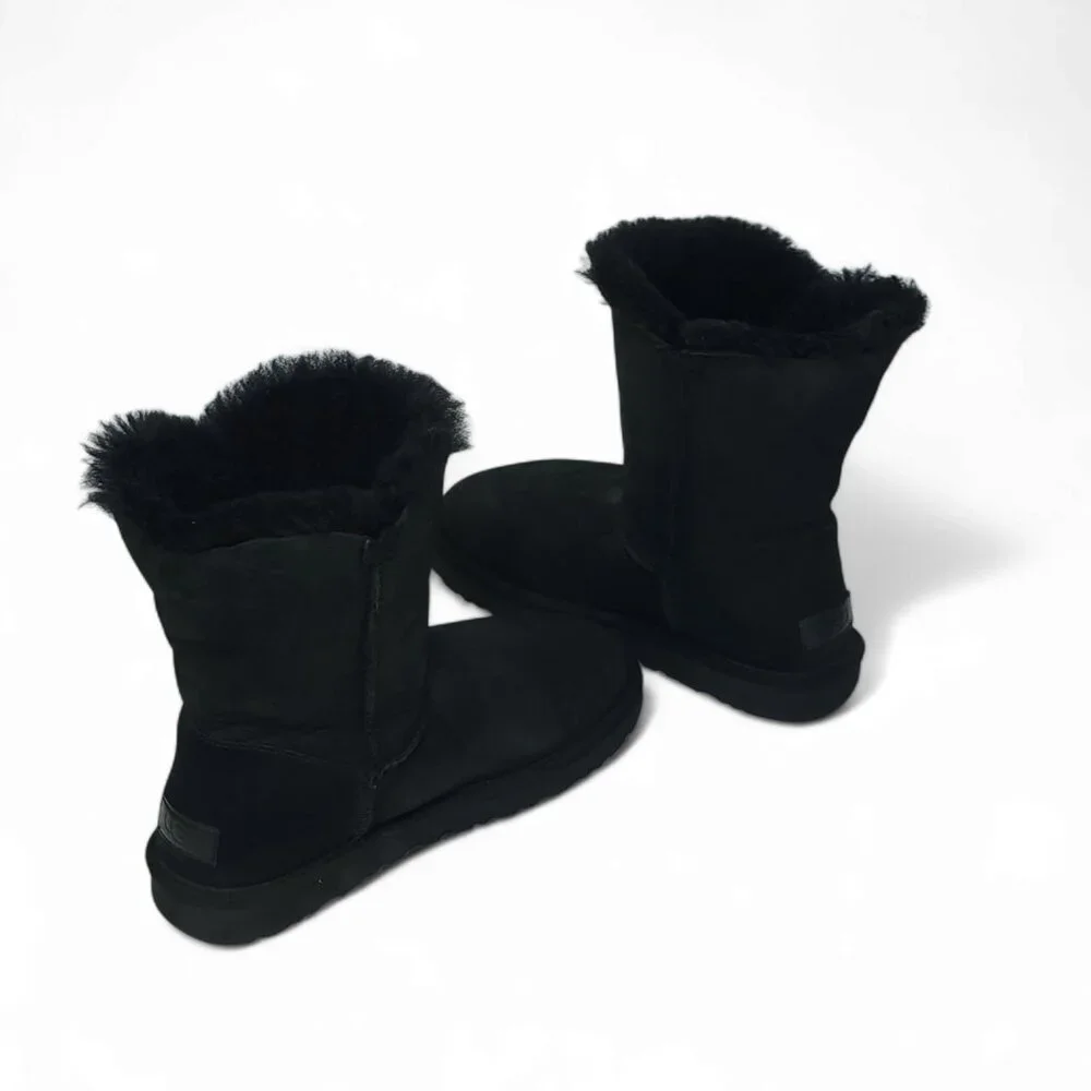 UGG Bailey Zip Short Boot Black Suede Shearling Fur Lined Boots Women’s Size 8